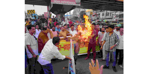 अशोक चौधरी के बयान पर सियासी बवाल, भूमिहार ब्राह्मण सामाजिक फ्रंट ने किया पुतला दहन